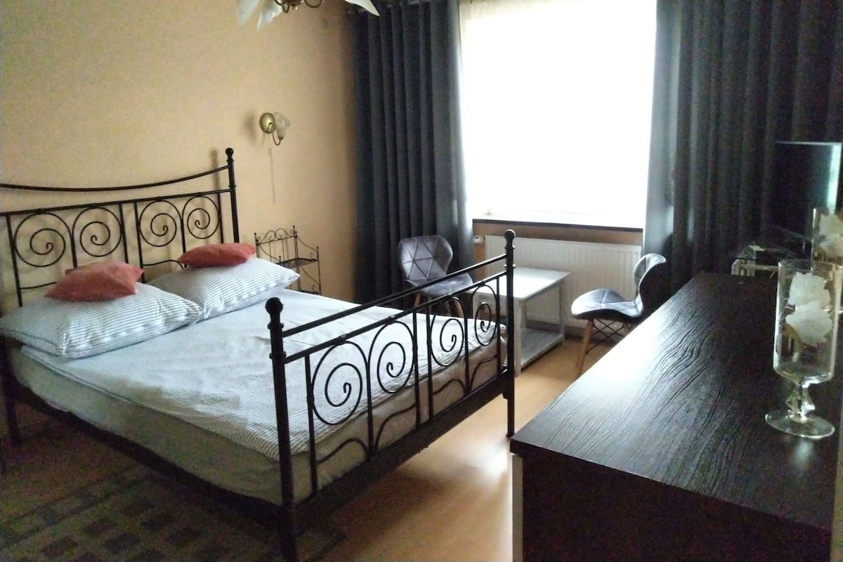 Standard Room, 1 Bedroom | Individually decorated, individually furnished, iron/ironing board