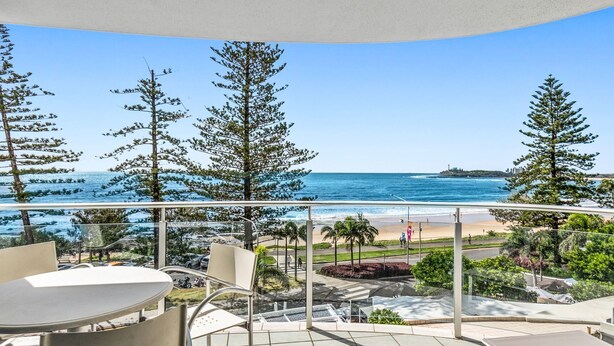 A balcony with a view of the beach and ocean. - Superb location for this level 4  two bedroom apartment, swim between the flags just accross the roa (Mooloolaba)