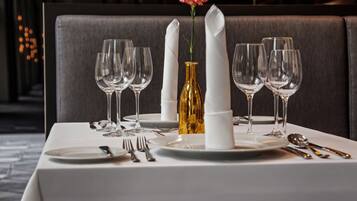 Frühstück und Abendessen, internationale Küche