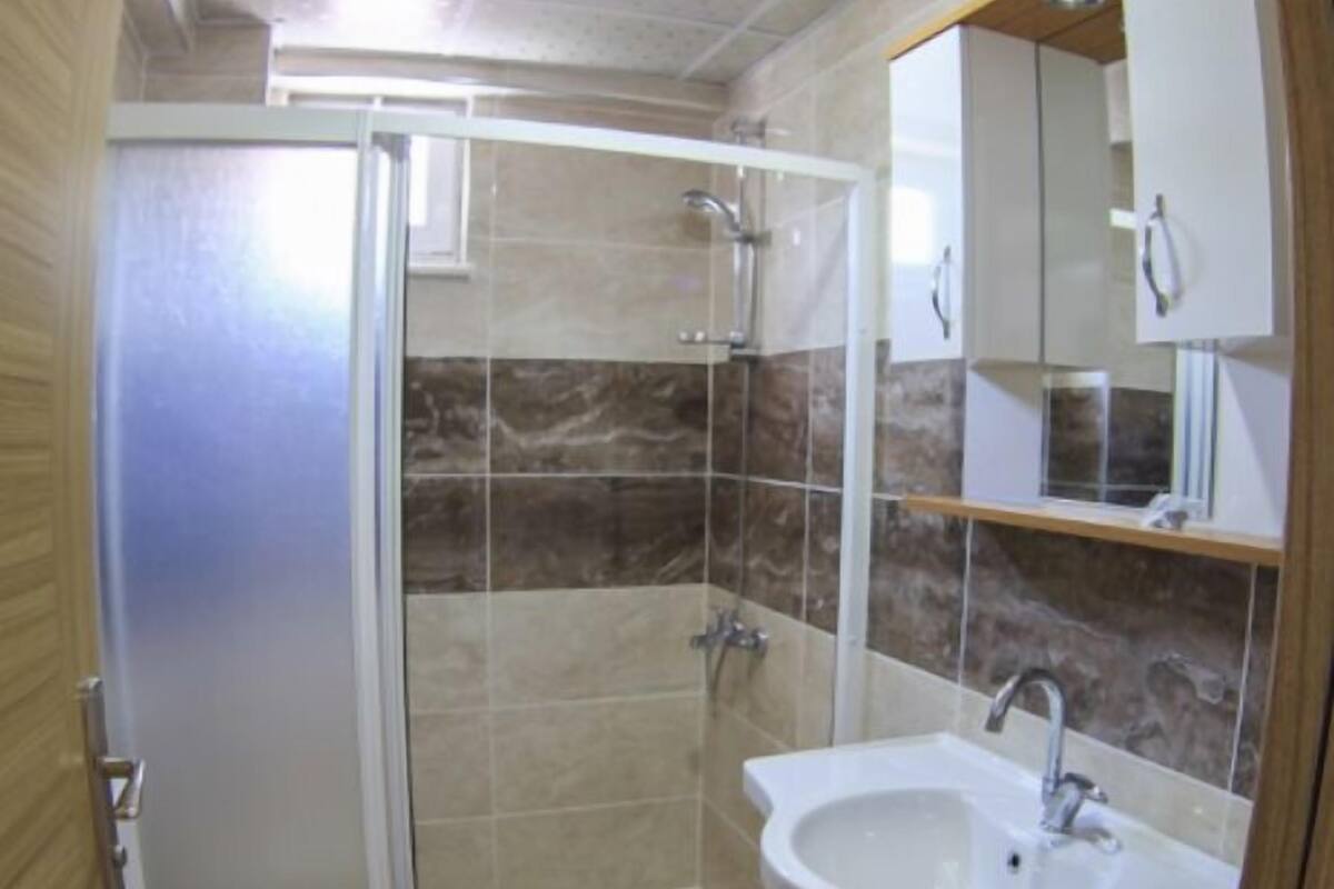 Standard Triple Room, 3 Bedrooms, Garden View | Bathroom