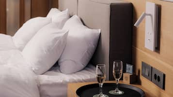 Deluxe Suite | 1 bedroom, minibar, in-room safe, desk