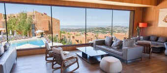 Oakridge Hotel & Spa