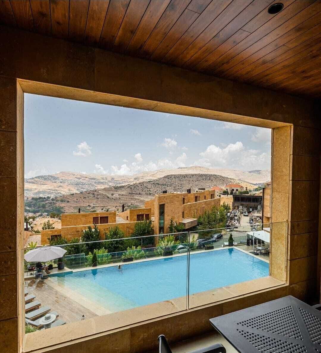 تناول الطعام بالخارج