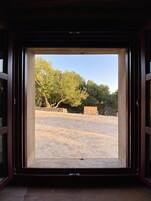 Quarto casal ou duplo básico, no piso térreo | Vista do quarto