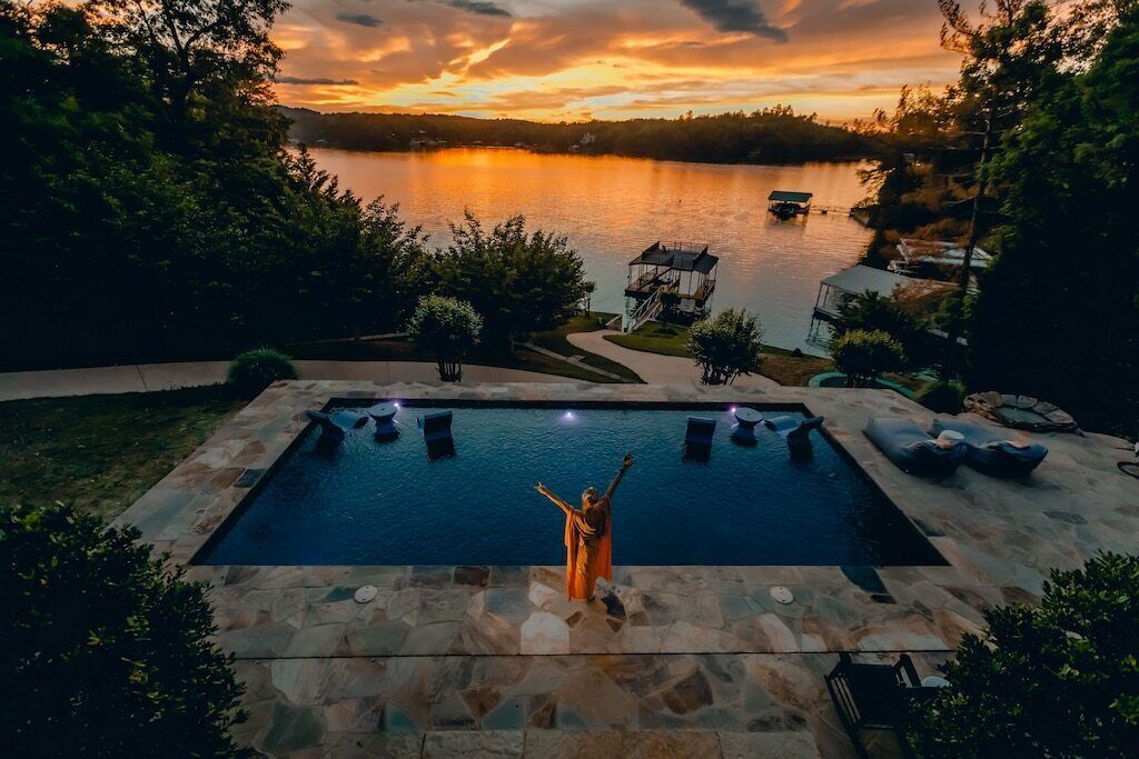 Lakeside 10 BDRM Pool Spa Dock Theater Gym
