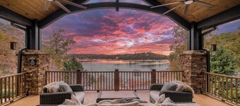 Lake Front Luxury Pool Hot tub Movie Theater Gym