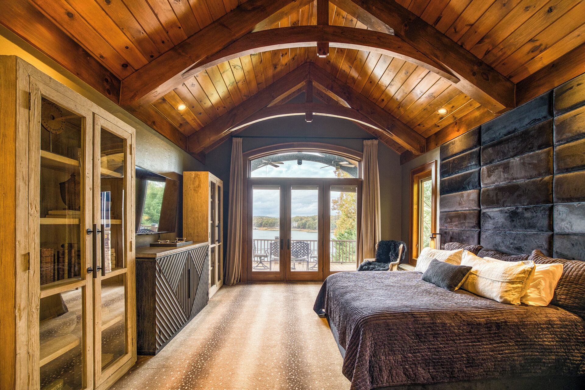 10 bedrooms, iron/ironing board, travel crib, free WiFi