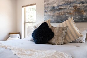 3 عدّة غرف نوم ومكتب ومكواة/لوح كي وسرير سفر