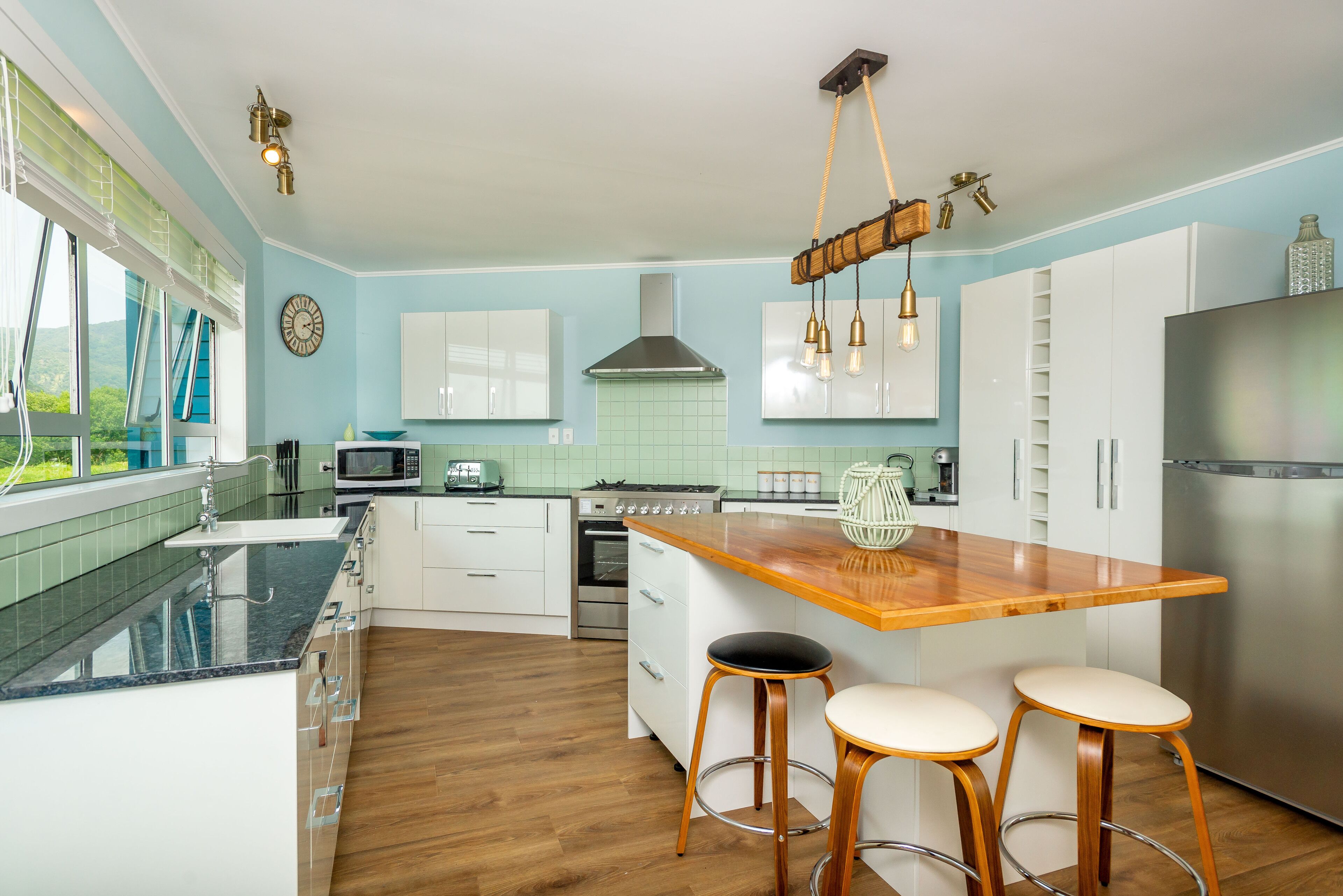 冰箱、微波炉、烤箱、炉灶