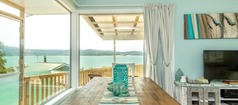 Opononi's 4-6 Bdrm ONEPU MOANA Holiday Home with Spa-Pool, Hokianga Harbour