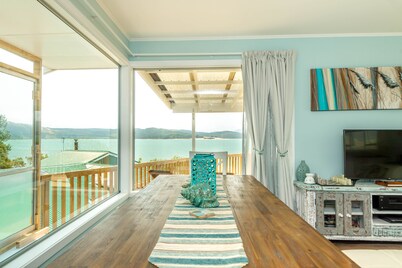 Opononi's 4-6 Bdrm ONEPU MOANA Holiday Home with Spa-Pool, Hokianga Harbour