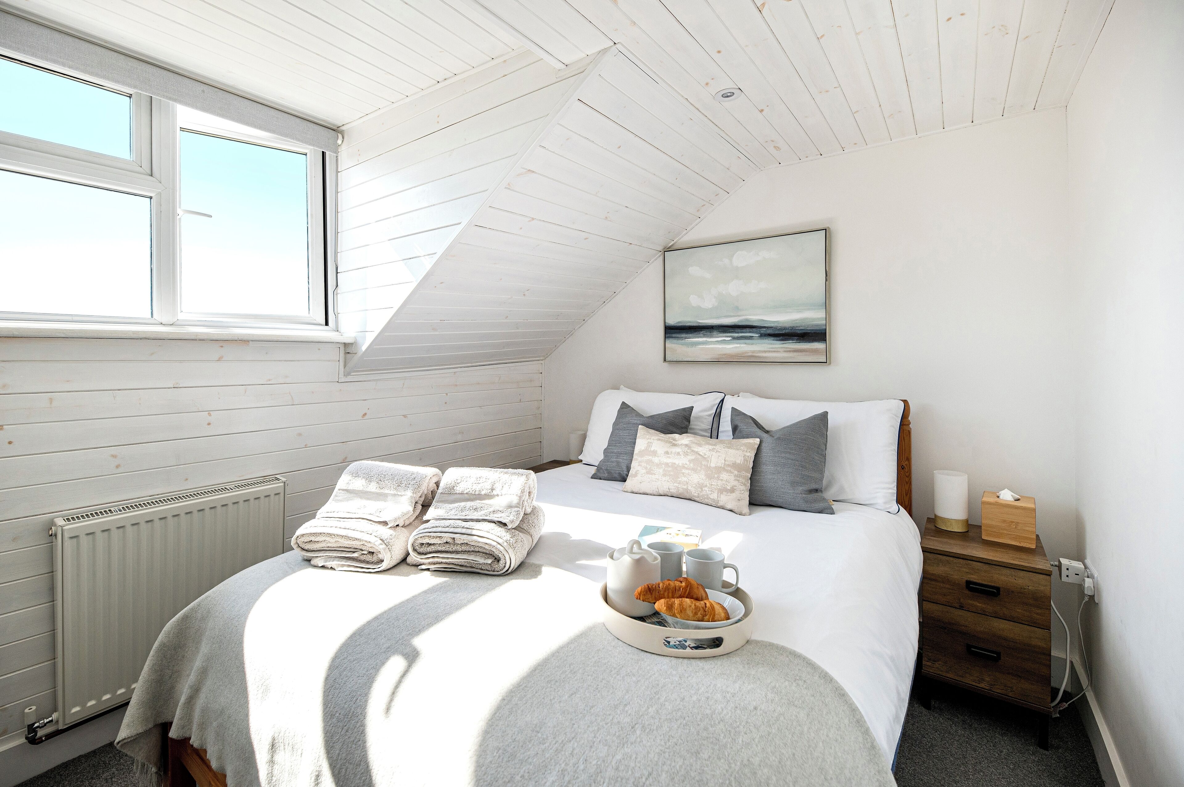 3 bedrooms, desk, iron/ironing board, travel crib