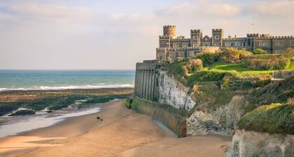 The Lookout Broadstairs, 3 bed 2 bath Apt, central, sea views, kids & dogs ok