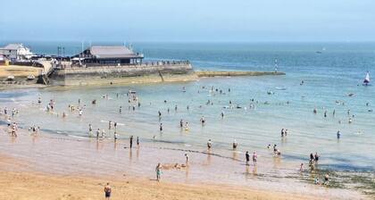 The Lookout Broadstairs, 3 bed 2 bath Apt, central, sea views, kids & dogs ok