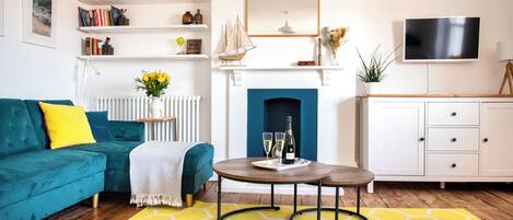 Smart TV, books, stereo