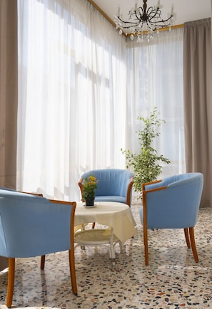 Sala de estar en el lobby