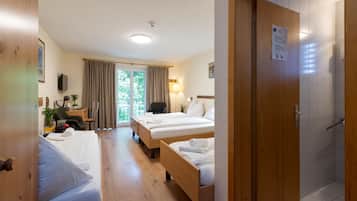 Superior Quadruple Room | Free WiFi, bed sheets
