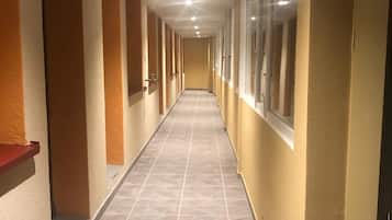 Economy-Doppelzimmer (Motel-Zimmer) | Kostenloses WLAN, Bettwäsche
