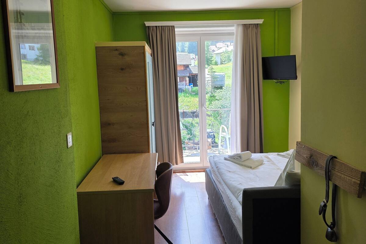 Standard Double Room (Doppelzimmer Bergblick) | WiFi (free), bed sheets