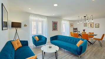 House (3 Bedroom HH with Garden and Sea View) | Living room | TV