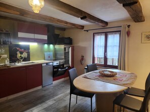 Dining - Gîte Irrkrut Avec Terrasse et Jardin Clôturé (Albe)