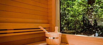 Villa Olivia with pool and sauna .Lake view