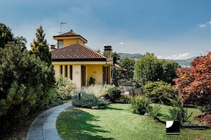 Exterior - Villa Olivia with pool and sauna .Lake view (Meina)