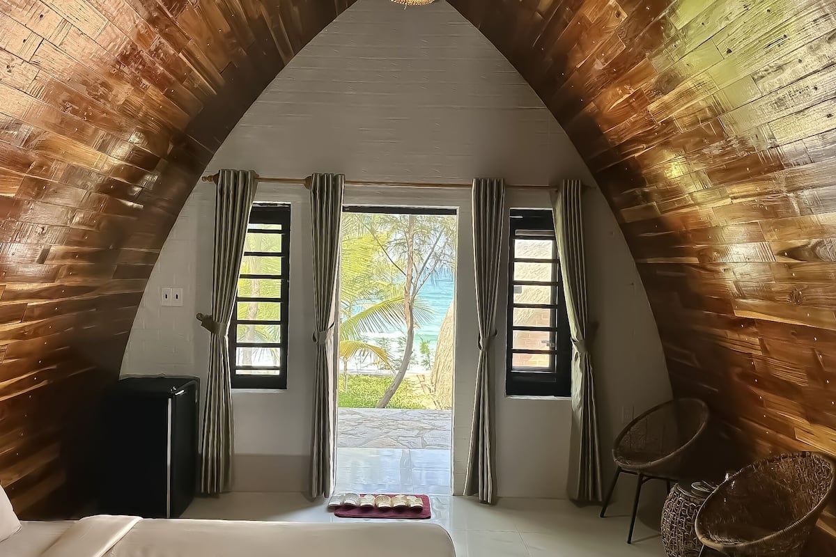Bungalow with Seaview (2 guests)