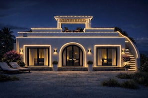 Sunrise Sea Villa | 高級寝具、低反発ベッド、ミニバー、客室ごとに異なる装飾