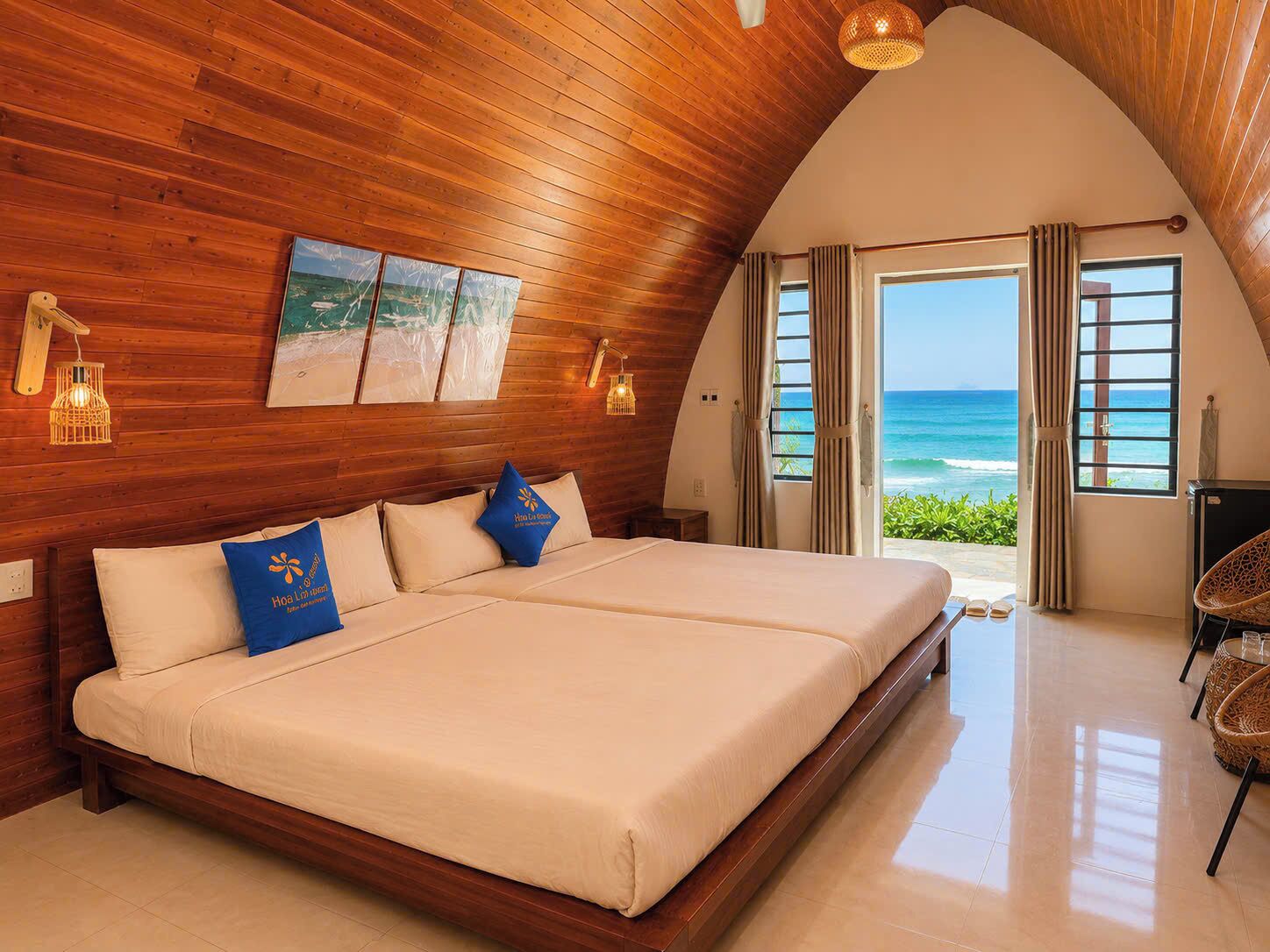 Bungalow (Beachfront (3 guests)) | Hochwertige Bettwaren, Betten mit Memory-Foam-Matratzen, Minibar