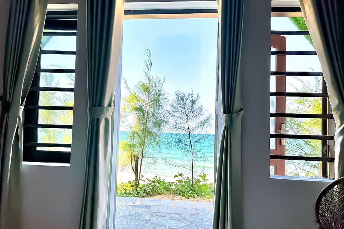 Beachfront Bungalow (3 guests)