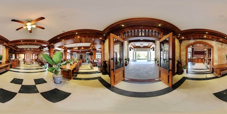 Property entrance. Kampong Thom Palace Hotel
