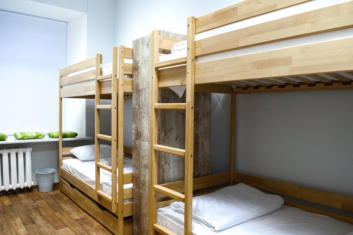 Hypo-allergenic bedding, iron/ironing board, free WiFi, bed sheets