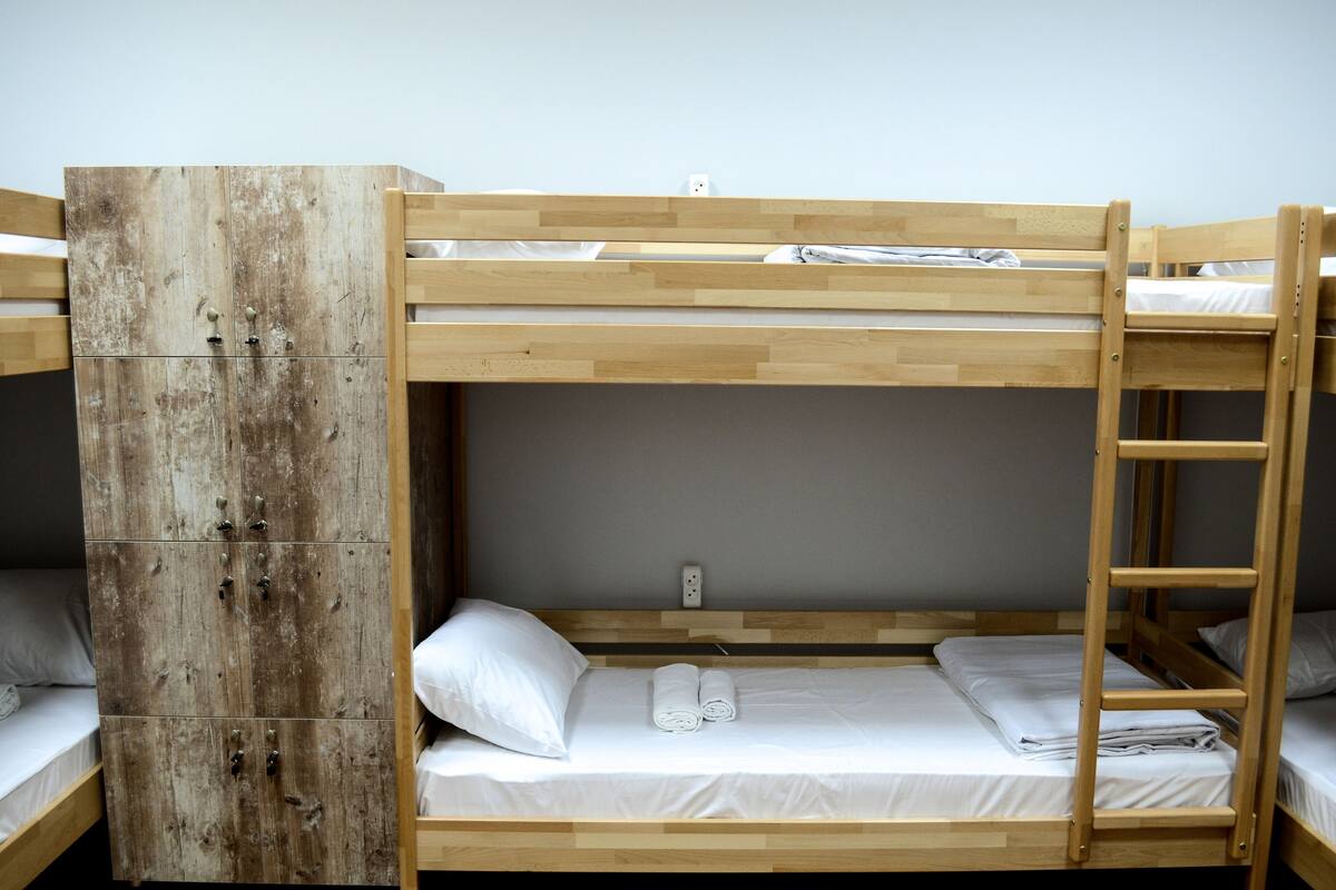 Hypo-allergenic bedding, iron/ironing board, free WiFi, bed sheets