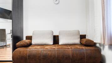 ์ปดํฌํธ ์ํํธ | ๊ฑฐ์ค ๊ณต๊ฐ | ๋์งํธ ์ฑ๋ ์์ฒญ์ด ๊ฐ๋ฅํ 120cm ์ค๋งํธ TV, TV, ๋ทํ๋ฆญ์ค