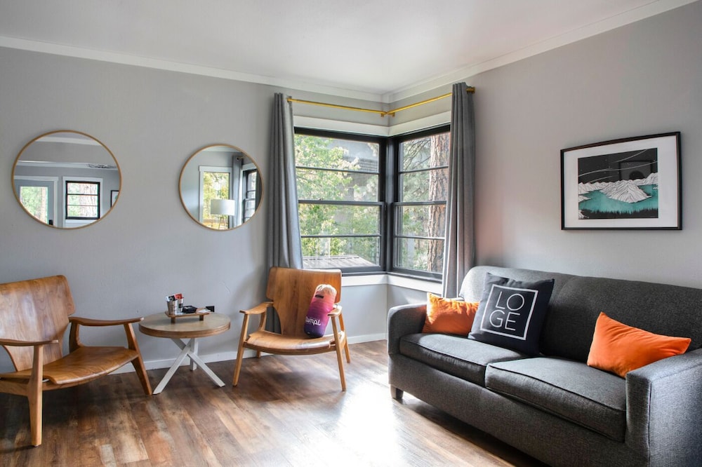 LOGE Leavenworth Downtown by null