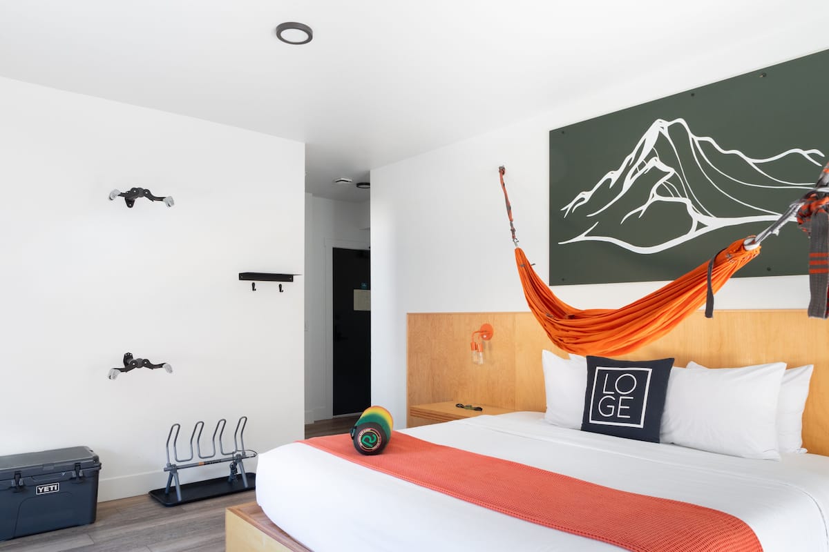 Junior Suite (Single King) | 1 bedroom, iron/ironing board, free WiFi, bed sheets