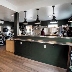 Bar (on property) - LOGE Leavenworth (Leavenworth)