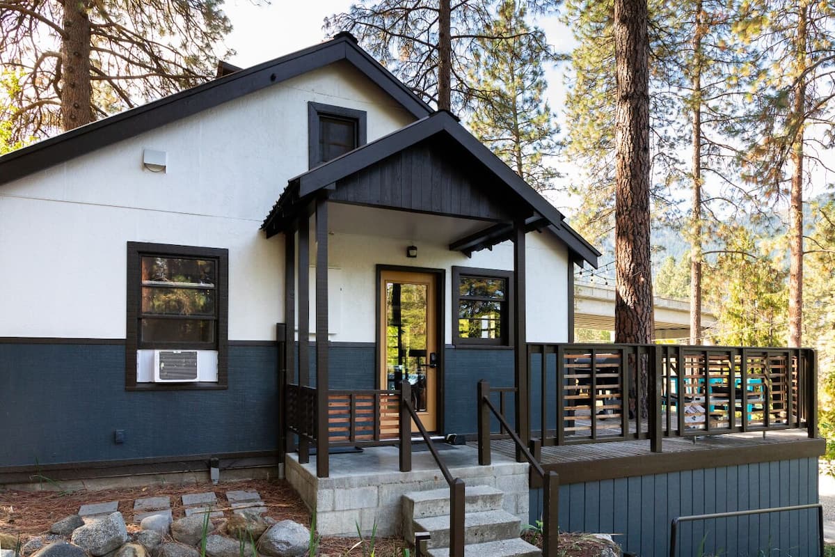 Cabin (Boulder Bend) | 1 bedroom, iron/ironing board, free WiFi, bed sheets