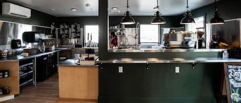 Petit déjeuner préparé sur commande servi tous les jours en supplément