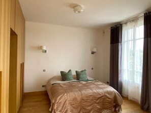 2 makuuhuonetta, silitysrauta/-lauta, Wi-Fi, vuodevaatteet