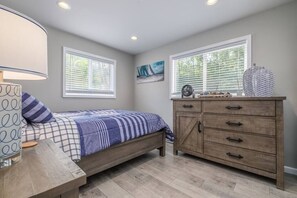 1 slaapkamer, een strijkplank/strijkijzer, wifi, beddengoed