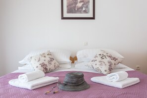 3 chambres, fer et planche à repasser, lit parapluie, Wi-Fi gratuit