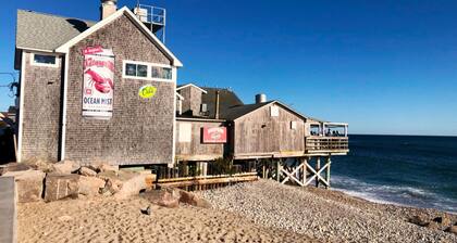 2 BR Matunuck Beach House, 1 Block from Ocean
