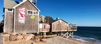 2 BR Matunuck Beach House, 1 Block from Ocean
