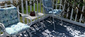 2 BR Matunuck Beach House, 1 Block from Ocean