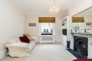 Appartement (1 Bedroom) | Coin séjour | Télévision