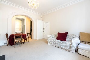 Apartment (1 Bedroom) | Living room - NEW Super 1BD Flat - Heart of Trendy Bayswater (London)
