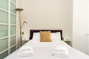Apartment (1 Bedroom) | 1 bedroom, iron/ironing board, bed sheets