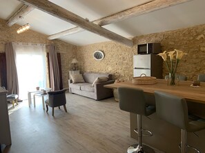 TV, mesa de pingue-pongue